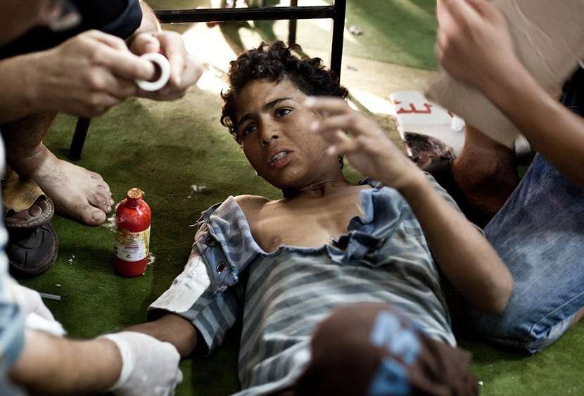 Image: A wounded boy is treated in Cairo,Egypt