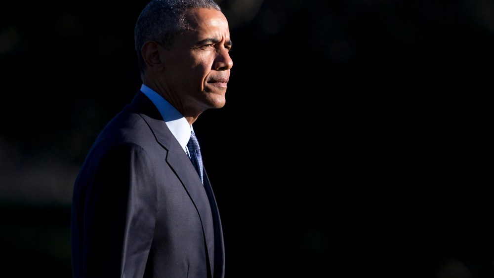 President Barack Obama walks across the South Lawn of the White House from Marine One, March 29, 2016, in Washington, D.C. (Photo by Carolyn Kaster/AP)
