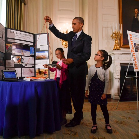 WASHINGTON, DC - APRIL 13: Sisters Kimberly, 9, right, and Rebe (Photo by Ricky Carioti/ The Washington Post/Getty)