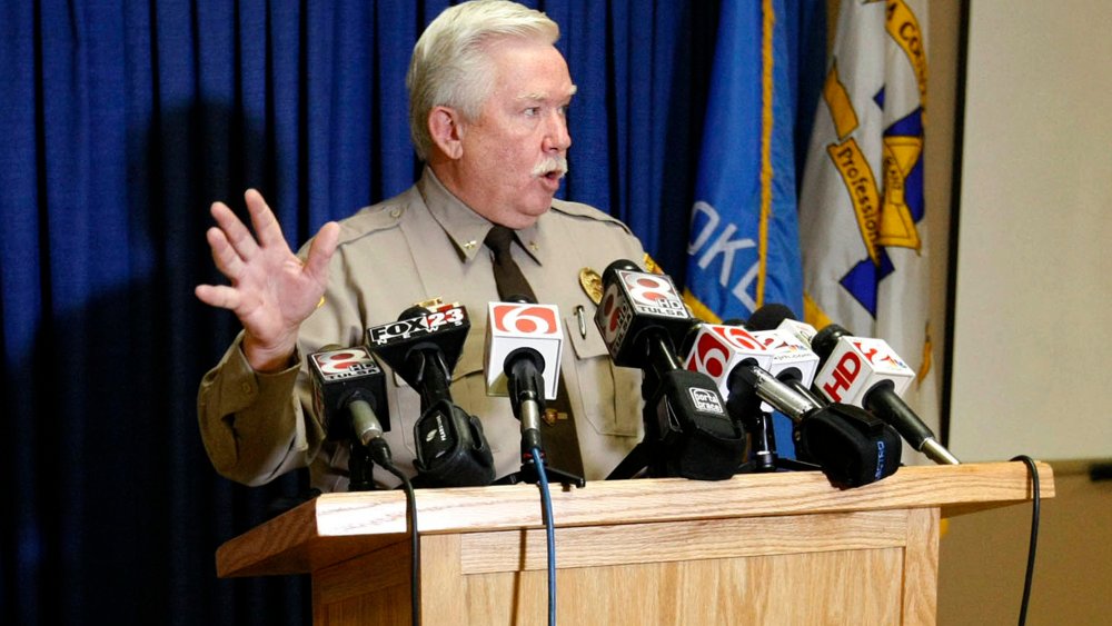 Tulsa County Undersheriff Tim Albin briefs reporters at the agency's headquarters in Tulsa, Okla. in 2014.