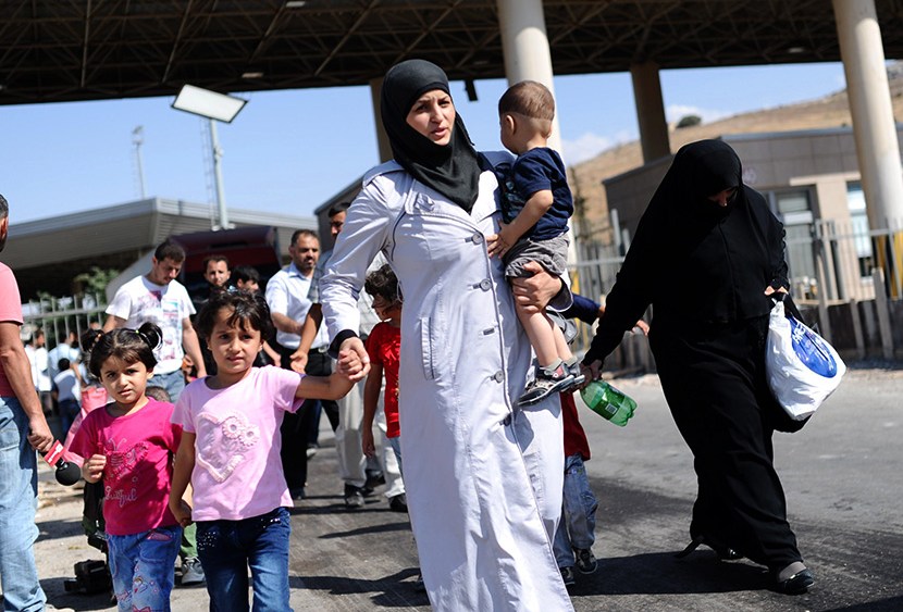 Image: Syrian refugees arrive in Turkey