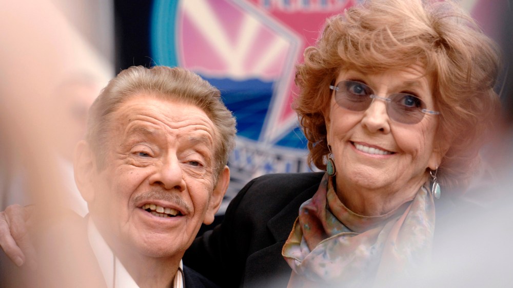 Jerry Stiller and his wife Anne Meara attend a ceremony where the couple is honored with a star on the Hollywood Walk of Fame in Los Angeles, Calif., Feb. 9, 2007. (Photo by Phil McCarten/Reuters)