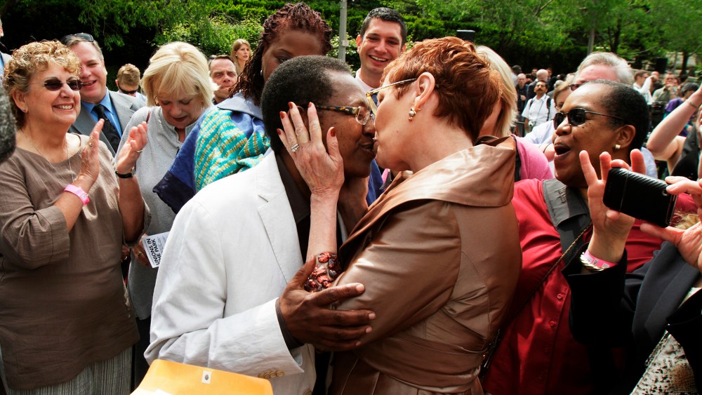 Vernita Gray (L) and Pat Ewert kiss after their Civil Union ceremony in Chicago, June 2, 2011.