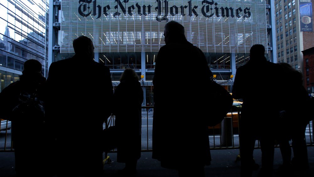 People line up for taxi across the street from the New York Times head office in New York, Feb. 7, 2013. (Photo by Carlo Allegri/Reuters)