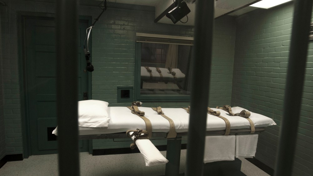 The death chamber is seen through the steel bars from the viewing room at the federal penitentiary in Huntsville, Texas. (Photo by Jenevieve Robbins/Texas Dept of Criminal Justice/Handout/Reuters)