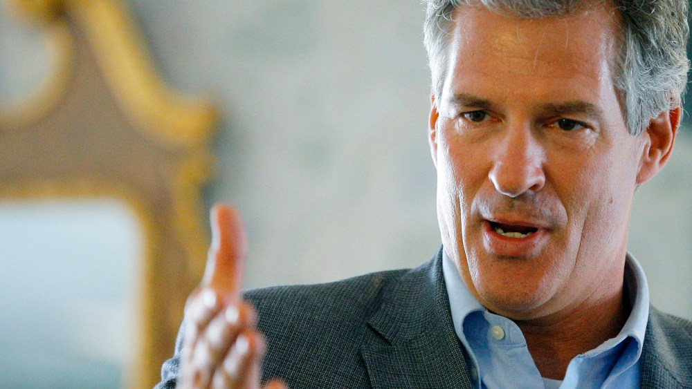 Republican U.S. Senate candidate Scott Brown speaks during a visit to the Harris Hill Senior Center in Concord, New Hampshire on Sept. 22, 2014. (Brian Snyder/Reuters)