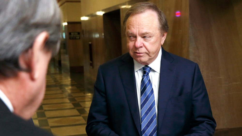 Harold Hamm (R), founder and CEO of Continental Resources, enters the courtroom for divorce proceedings with wife Sue Ann Hamm in Oklahoma City, Okla. on Sept. 22, 2014. (Photo by Steve Sisney/Reuters)