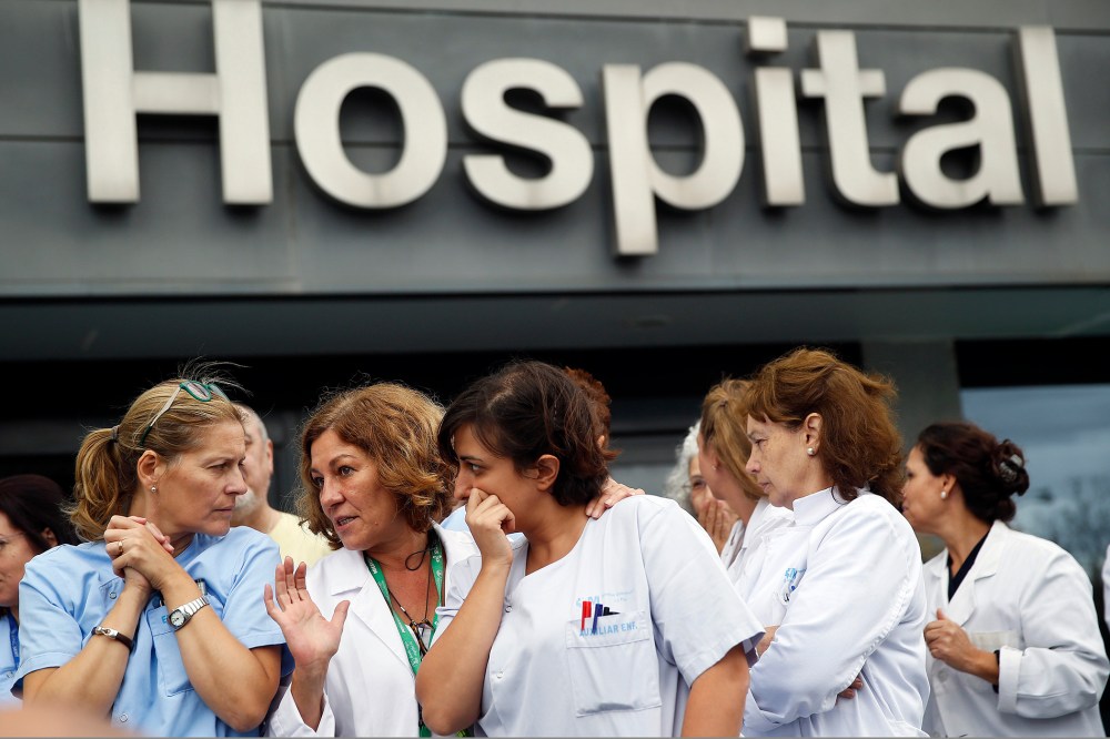 Health workers attend a protest outside La Paz Hospital calling for Spain's Health Minister Ana Mato to resign after a Spanish nurse contracted Ebola, in Madrid, October 7, 2014.