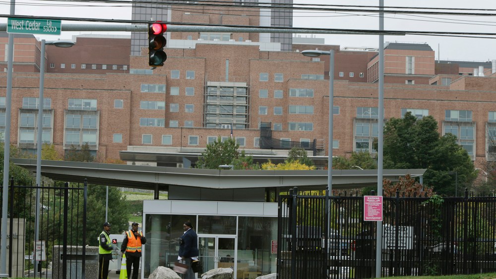 Security personnel guard a patient's entrance at the National Institutes of Health in Bethesda, Maryland on Oct. 16, 2014. (Photo by Gary Cameron/Reuters)