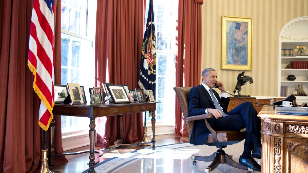 President Barack Obama talks on the phone with Alan Gross, who was en route to the United States from Cuba, in the Oval Office in this Dec. 17, 2014 White House handout photo. (Photo by Pete Souza/White House/Handout/Reuters)