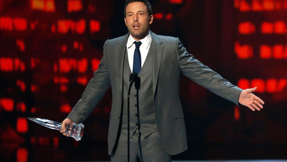 Actor Ben Affleck accepts the favorite humanitarian award during the 2015 People's Choice Awards in Los Angeles, Calif., Jan. 7, 2015. (Photo by Mario Anzuoni/Reuters)