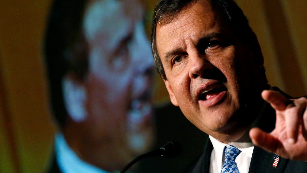New Jersey Governor Chris Christie speaks at the Northwest Suburban Republican Lincoln Day Dinner in Rolling Meadows, Ill. Feb. 12, 2015. (Photo by Jim Young/Reuters)