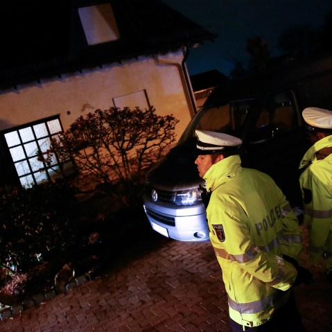 German police officers stand in front of the house believed to belong to the parents of crashed Germanwings flight 4U 9524 co-pilot Andreas Lubitz in Montabaur, March 26, 2015. (Photo by Kai Pfaffenbach/Reuters)