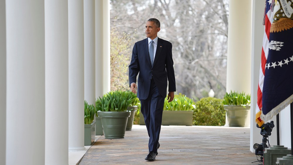 U.S. President Barack Obama walks out of the Oval Office and down the White House colonnade to make a statement in the Rose Garden in Washington, D.C., April 2, 2015. (Photo by Mike Theiler/Reuters)