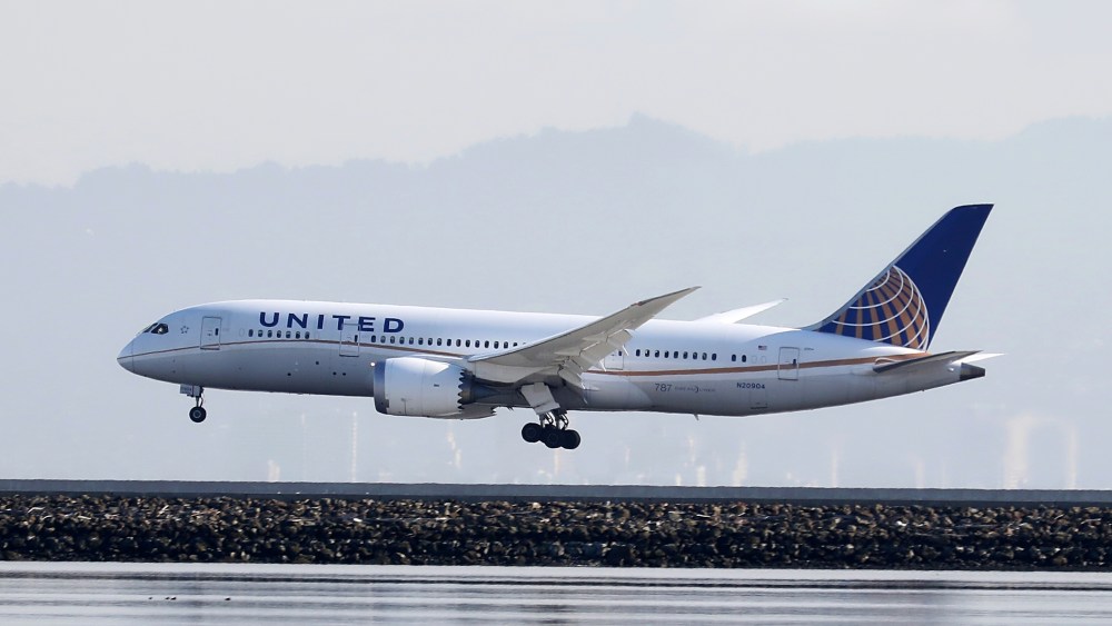 A United Airlines Boeing 787 Dreamliner touches down at San Francisco International Airport, San Francisco, Calif., April 11, 2015. (Photo by Louis Nastro/Reuters)