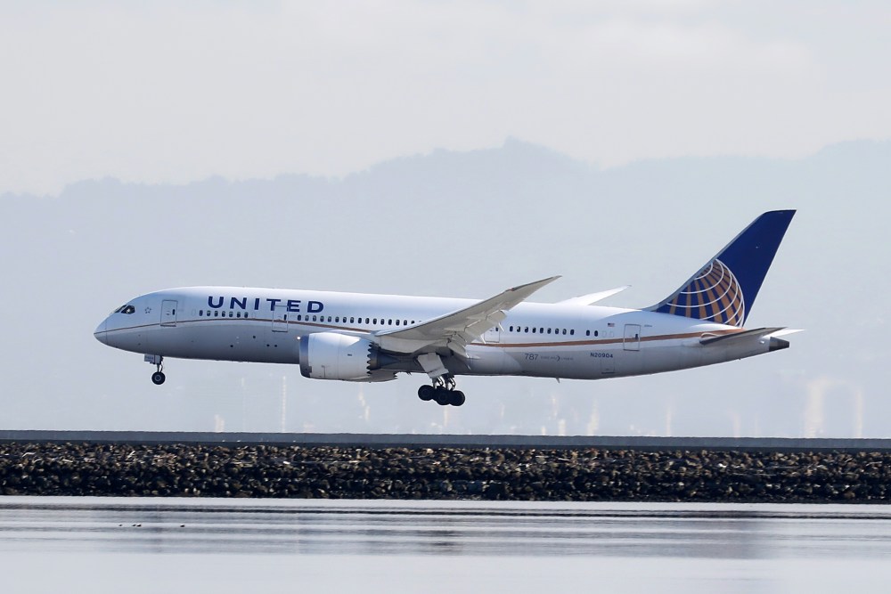 A United Airlines Boeing 787 Dreamliner touches down at San Francisco International Airport, San Francisco, Calif., April 11, 2015. (Photo by Louis Nastro/Reuters)