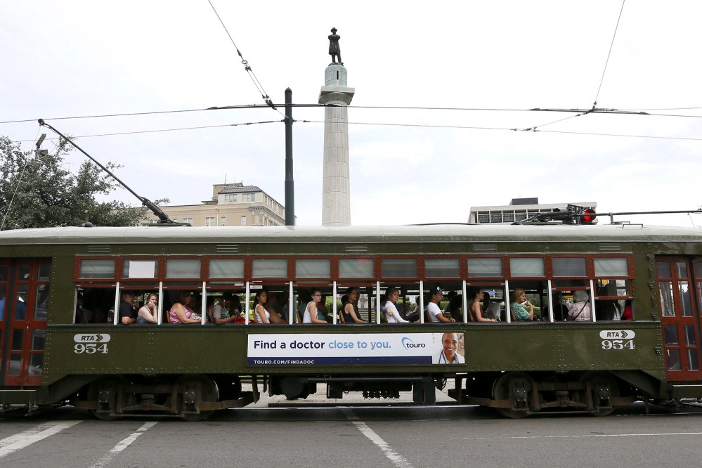 A streetcar passes by a monument to Confederate General Robert E. Lee that towers over a traffic circle in New Orleans, June 24, 2015. (Photo by Jonathan Bachman/Reuters)