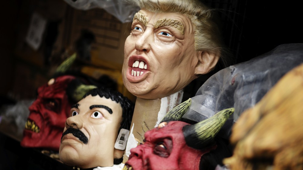 Masks of Republican presidential candidate Donald Trump and Joaquin "El Chapo" Guzman are seen at Grupo Rev in the Mexican city of Cuernavaca near Mexico City, Oct. 14, 2015. (Photo by Henry Romero/Reuters)