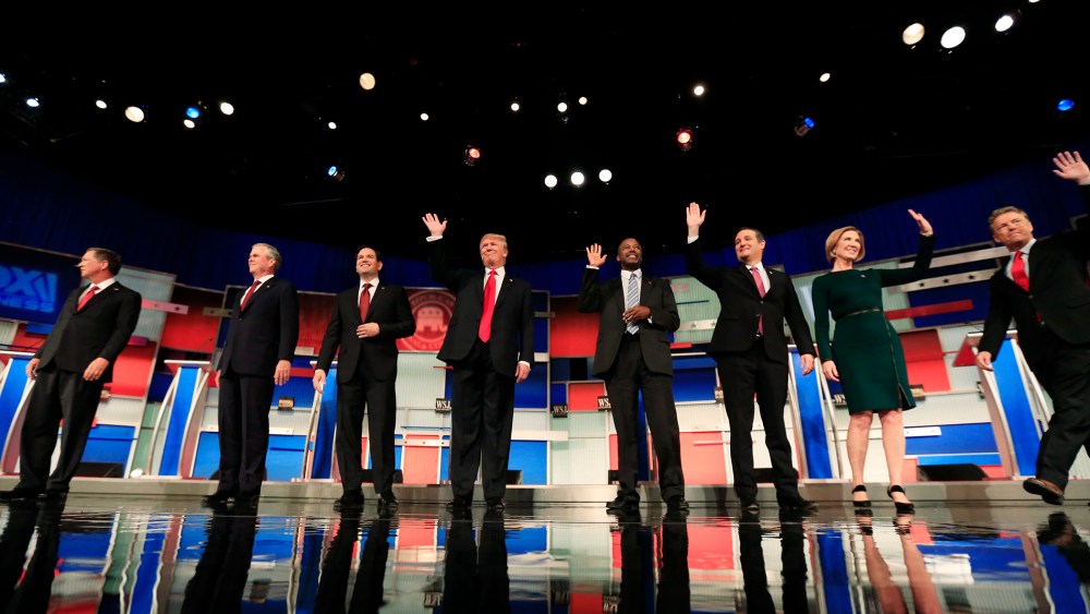 Republican U.S. presidential candidates pose during a photo opportunity before the debate held by Fox Business Network for the top 2016 U.S. Republican presidential candidates in Milwaukee, Wisconsin, Nov. 10, 2015. (Photo by Darren Hauck/Reuters)