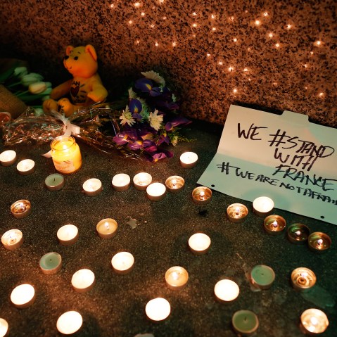 A makeshift memorial honoring the victims of the terror attack in Paris is seen outside the Consulate General of France in San Francisco, Calif., Nov. 13, 2015. (Photo by Stephen Lam/Reuters)