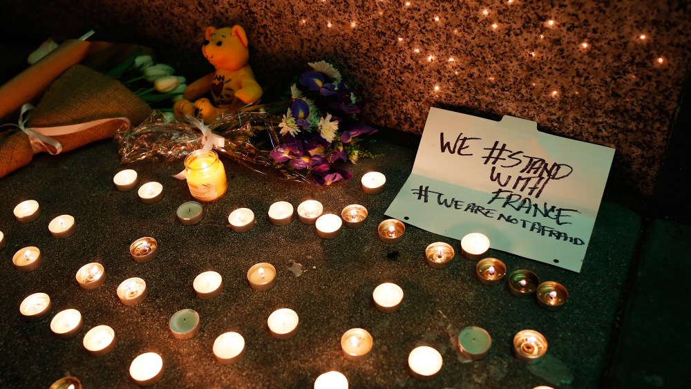 A makeshift memorial honoring the victims of the terror attack in Paris is seen outside the Consulate General of France in San Francisco, Calif., Nov. 13, 2015. (Photo by Stephen Lam/Reuters)