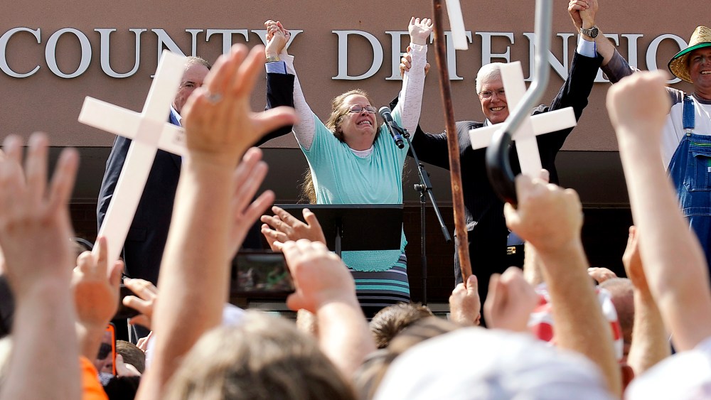 Kim Davis, flanked by Mike Huckabee, her attorney and her husband, celebrates after her release from the Carter County Detention center in Grayson, Ky., Sept. 8, 2015. (Photo by Chris Tilley/Reuters)