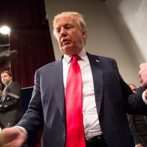 U.S. Republican presidential candidate Donald Trump signs autographs after a campaign Town Hall forum in Newton, Ia., Nov. 19, 2015. (Photo by Scott Morgan/Reuters)