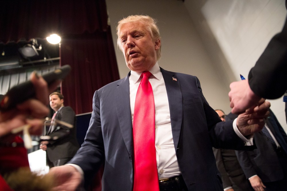 U.S. Republican presidential candidate Donald Trump signs autographs after a campaign Town Hall forum in Newton, Ia., Nov. 19, 2015. (Photo by Scott Morgan/Reuters)