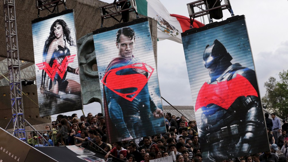 Fans wait for the arrival of cast members of the movie "Batman v Superman: Dawn Of Justice" in Mexico City, Mexico, March 19, 2016. (Photo by Henry Romero/Reuters)