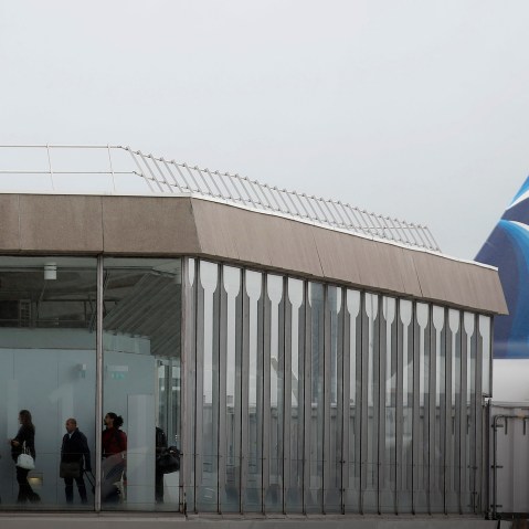 Passengers disembark from the incoming EgyptAir plane assuring the following flight from Paris to Cairo, after flight MS804 disappeared from radar, at Charles de Gaulle airport in Paris, France, May 19, 2016. (Photo by Christian Hartmann/Reuters)