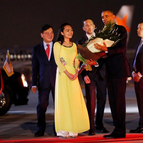 U.S. President Barack Obama receives flowers as he arrives at Noibai International Airport in Hanoi, Vietnam, May 22, 2016. (Photo by Carlos Barria/Reuters)