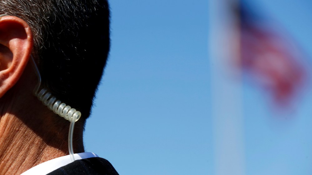 A secret service agent keeps a watch in Vista, Calif. on May 22, 2016. (Photo by Mike Blake/Reuters)