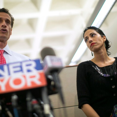 New York mayoral candidate Anthony Weiner and his wife Huma Abedin attend a news conference in New York, July 23, 2013. (Photo by Eric Thayer/Reuters)