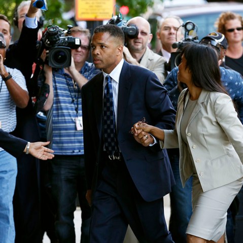 Jesse Jackson Jr. (C) and his wife Sandi (front) arrive in court for their sentencing hearing in Washington, August 14, 2013. (Photo by Kevin Lamarque/Reuters)