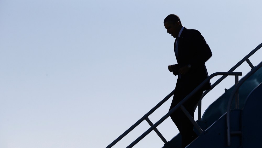 U.S. President Barack Obama arrives in San Francsico, November 25, 2013.