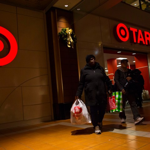 People shop at a Target store  in the Brooklyn borough of New York, Nov. 29, 2013. (Photo by Eric Thayer/Reuters)