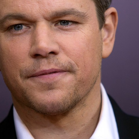 Cast member Matt Damon arrives for the premiere of his movie "The Monuments Men" in New York, Feb. 4, 2014. (Photo by Carlo Allegri/Reuters)