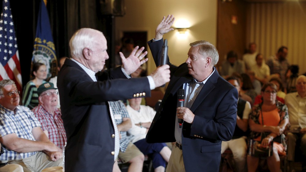 U.S. Republican presidential candidate Lindsey Graham gestures with Arizona Senator John McCain at a campaign town hall event in Manchester, N.H., Aug. 1, 2015. (Photo by Dominick Reuter/Reuters)