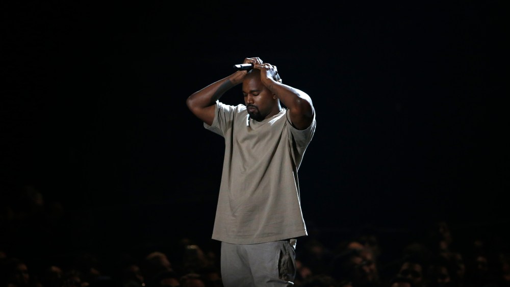 Kanye West pauses as he speaks while accepting the Video Vanguard Award at the 2015 MTV Video Music Awards in Los Angeles, California, August 30, 2015. (Photo by Mario Anzuoni/Reuters)