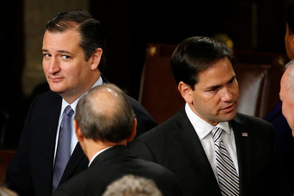 Republican U.S. presidential candidate and Senator Ted Cruz looks over at rival candidate Senator Marco Rubio after Pope Francis' address on Capitol Hill in Washington, DC. Sept. 24, 2015. (Photo by James Lawler Duggan/Reuters)