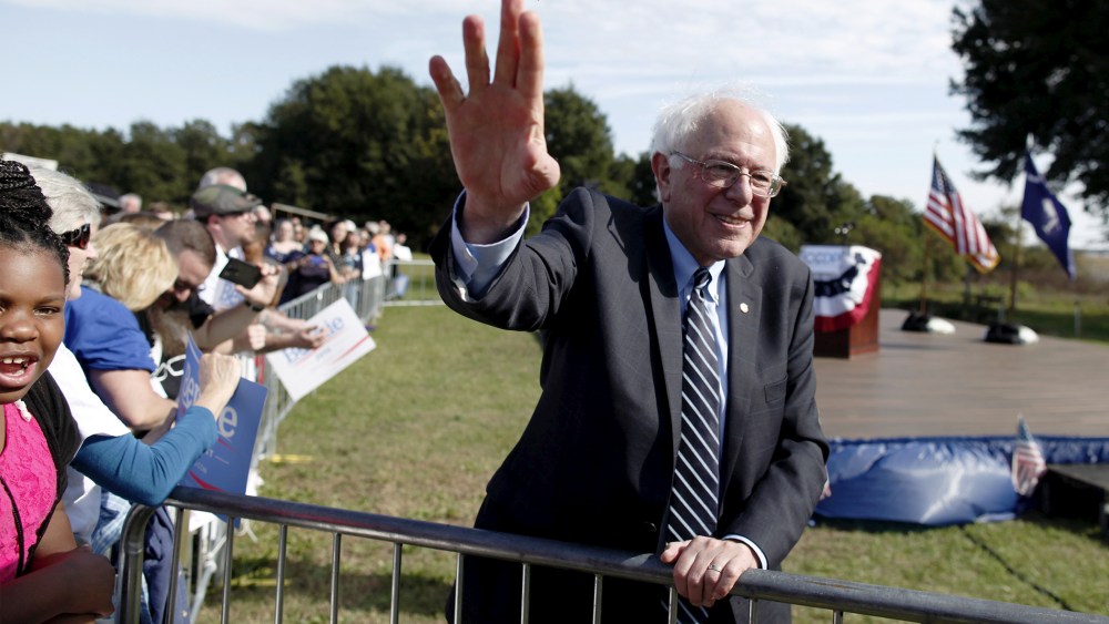 U.S. Democratic presidential candidate Bernie Sanders waves to the crowd after speaking at the Jenkins Institute for Children in North Charleston, S.C., Nov. 21, 2015. (Photo by Randall Hill/Reuters)