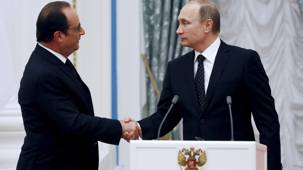 Russia's President Vladimir Putin shakes hands with his French counterpart Francois Hollande during a news conference at the Kremlin in Moscow, Russia, Nov. 26, 2015. (Photo by Sergei Chirikov/Reuters)