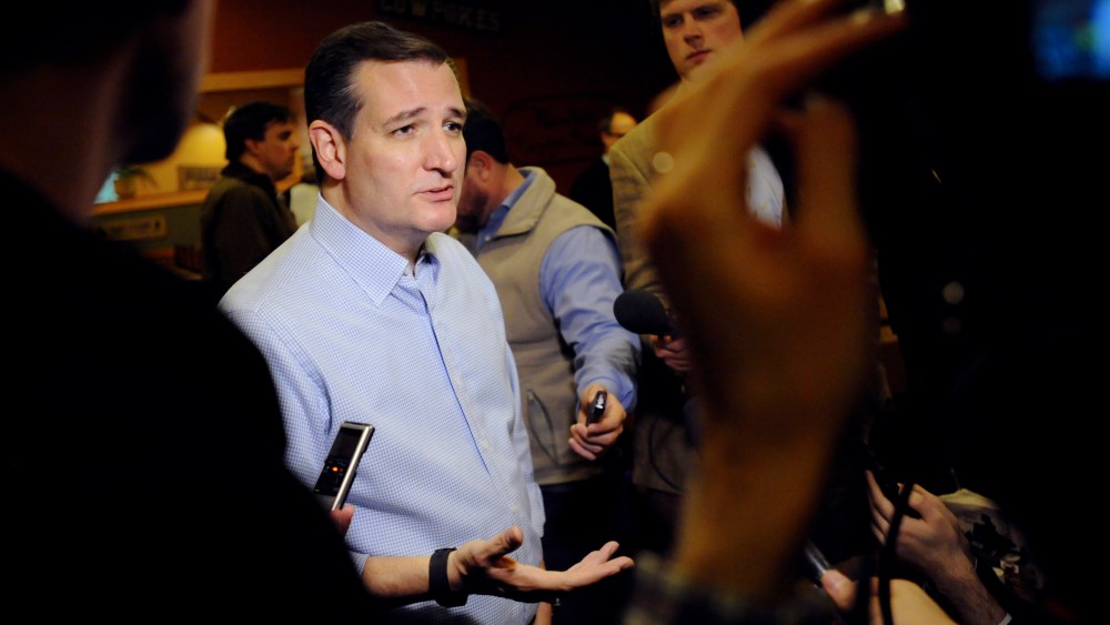 Republican presidential candidate Ted Cruz speaks with the media after a campaign stop in Newton, Iowa on Nov. 29, 2015. (Photo by Mark Kauzlarich/Reuters)