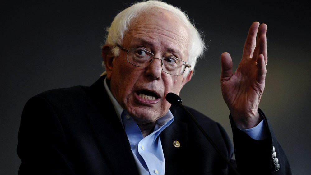 U.S. Democratic presidential candidate Bernie Sanders speaks during a town hall at Clinton Middle School in Clinton, Iowa, Dec. 12, 2015. (Photo by Mark Kauzlarich/Reuters)