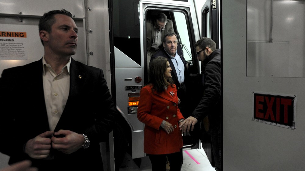 U.S. Republican presidential candidate and New Jersey Governor Chris Christie steps off his campaign bus with his wife, Mary Pat, at an event to kick off a campaign bus tour in Exeter, N.H., Dec. 19, 2015. (Photo by Gretchen Ertl/Reuters)