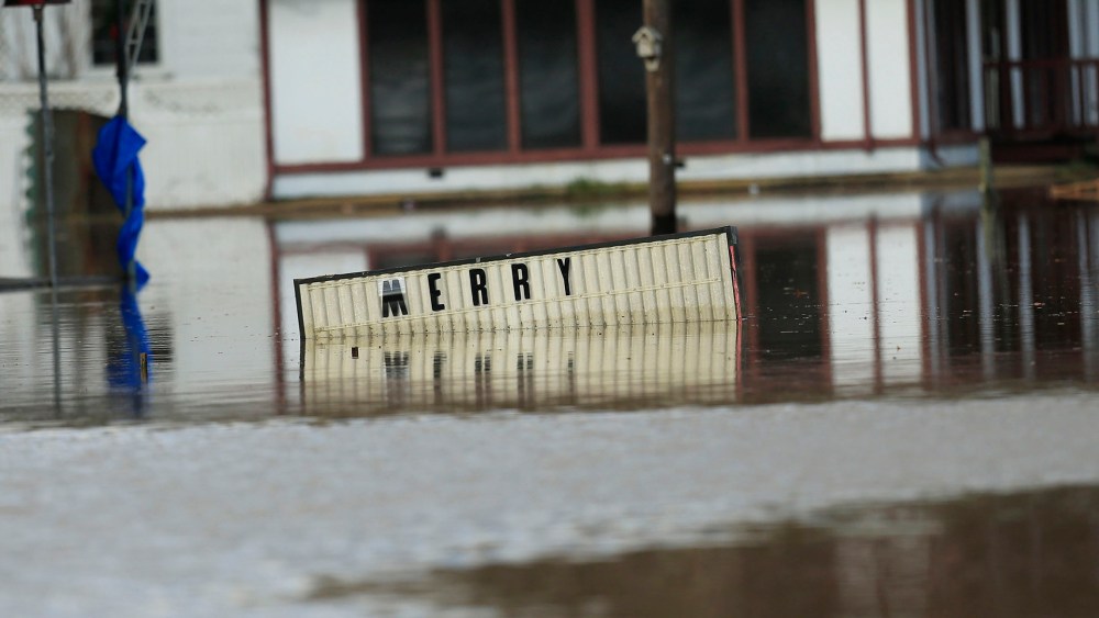 A sign sits underwater located in the downtown area of Elba, Ala., Dec. 26, 2015. (Photo by Marvin Gentry/Reuters)