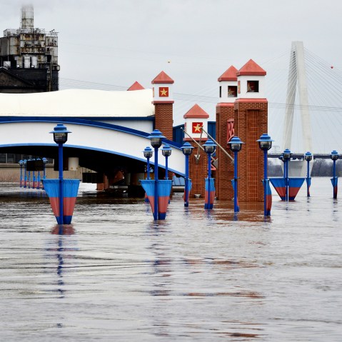 The Mississippi River is pictured flooding parts of downtown St. Louis, Mo., Dec. 31, 2015. (Photo by Kate Munsch/Reuters)