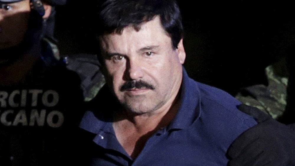 Recaptured drug lord Joaquin "El Chapo" Guzman is escorted by soldiers at the hangar belonging to the office of the Attorney General in Mexico City, Mexico, Jan. 8, 2016. (Photo by Henry Romero/Reuters)