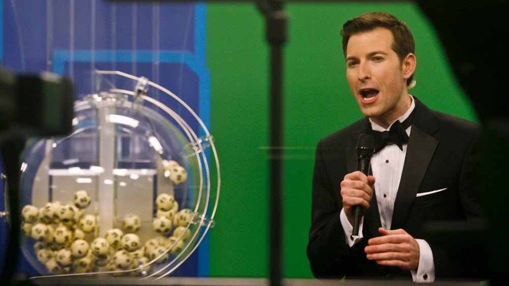Host Sam Arlen speaks as the winning Powerball numbers are about to be drawn at the Florida Lottery studio in Tallahassee, Fl., Jan. 9, 2016. (Photo by Philip Sears/Reuters)