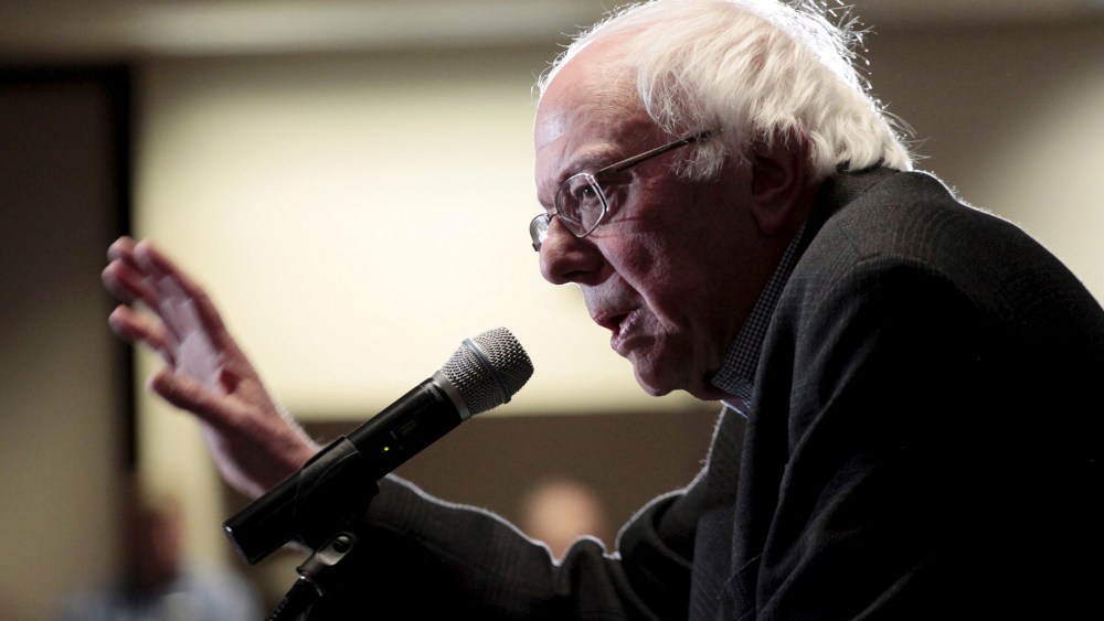 Democratic presidential candidate Bernie Sanders speaks at a forum on veterans issues at the Best Western Regency Inn in Marshalltown, Iowa, Jan. 10, 2016. (Photo by Brian Frank/Reuters)